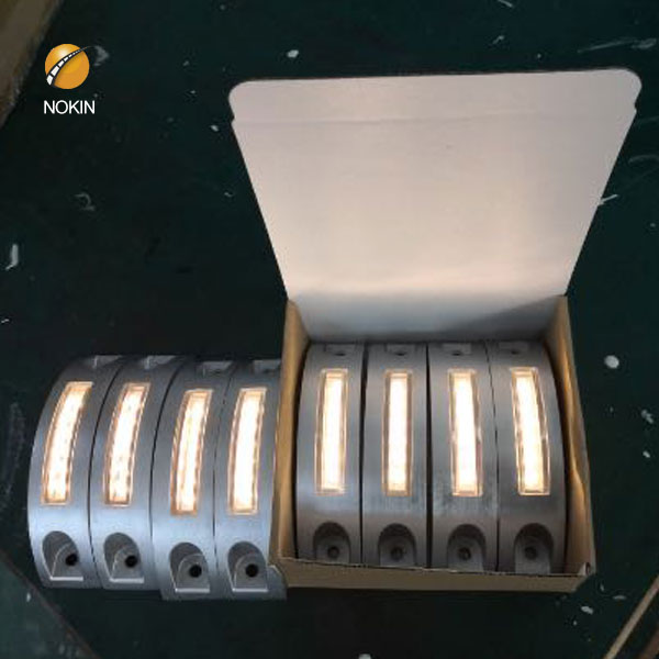 Synchronous flashing road stud light with stem supplier